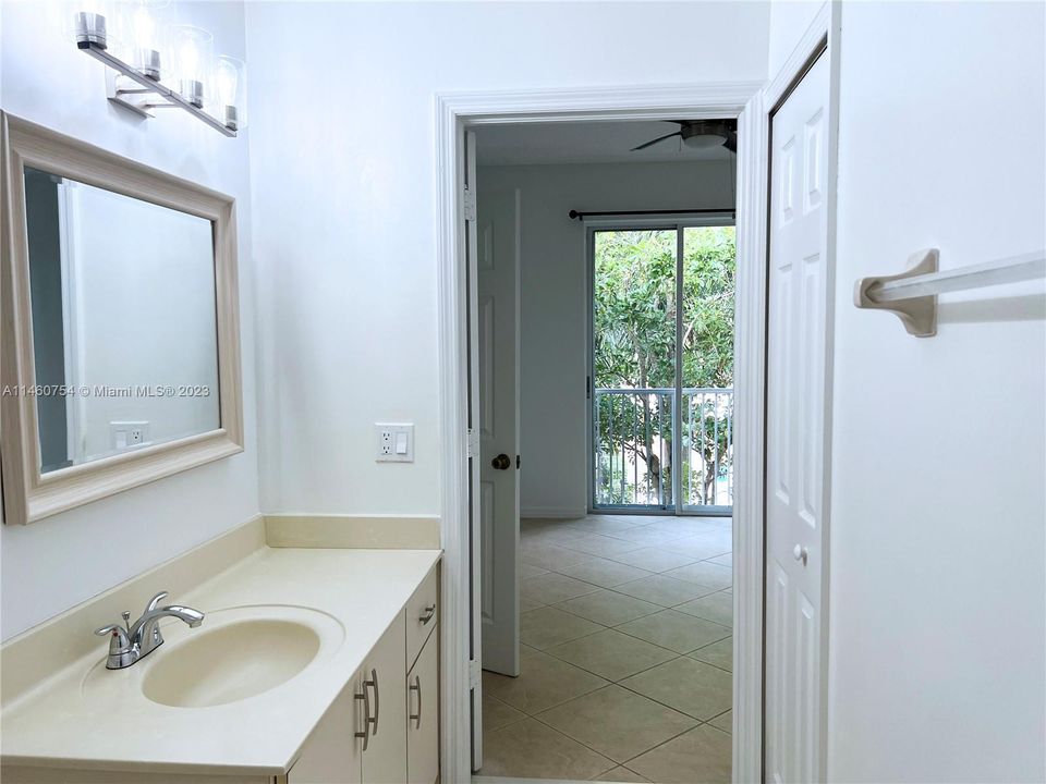 Recently Rented: $2,200 (2 beds, 2 baths, 1061 Square Feet)