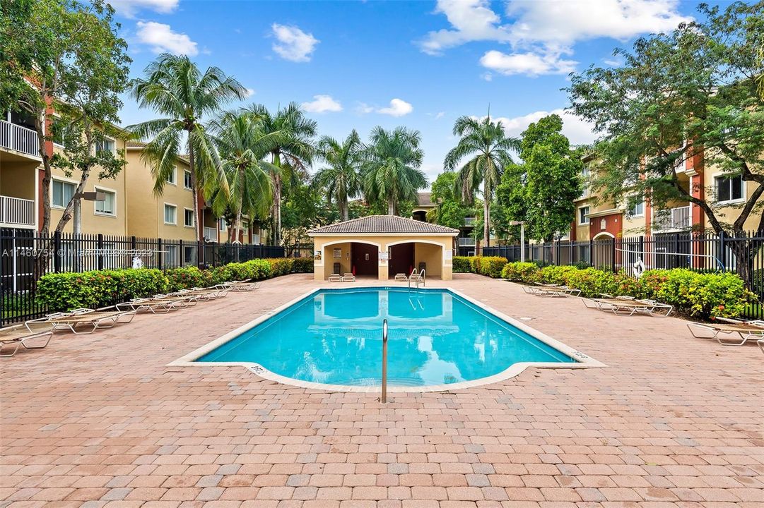 Recently Rented: $2,200 (2 beds, 2 baths, 1061 Square Feet)