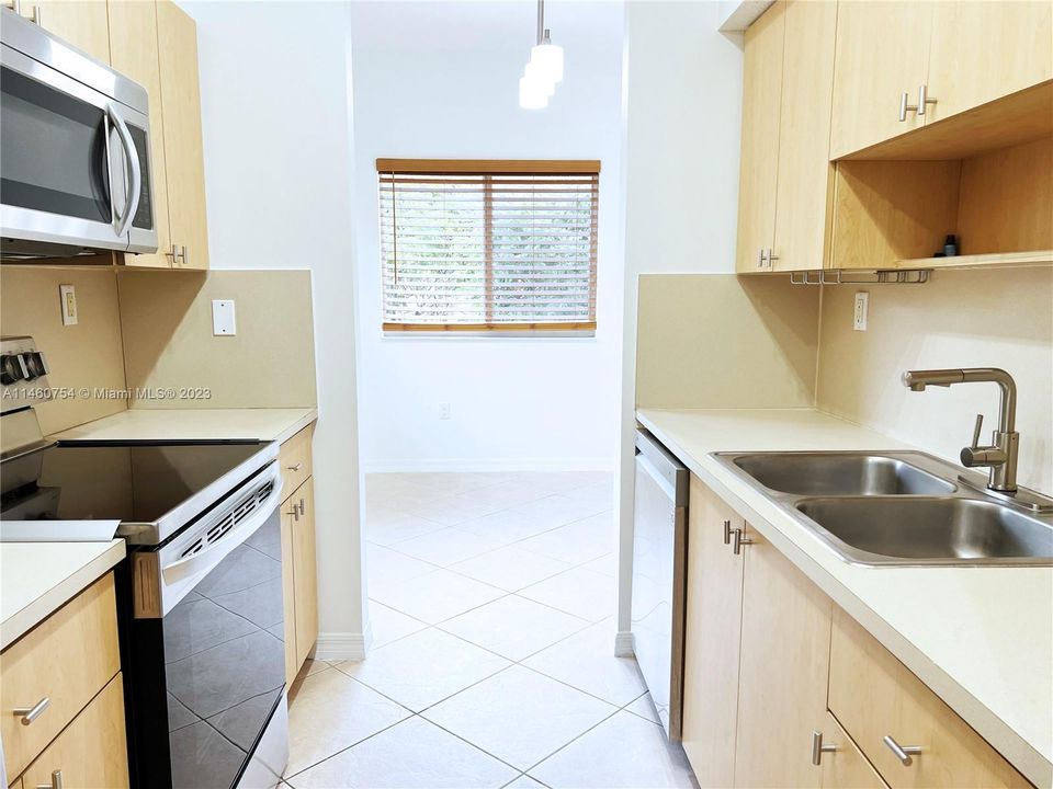 Recently Rented: $2,200 (2 beds, 2 baths, 1061 Square Feet)