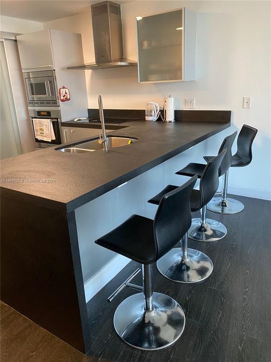 Recently Sold: $774,900 (1 beds, 1 baths, 914 Square Feet)