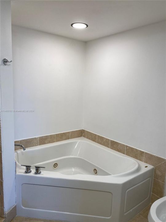 Recently Sold: $774,900 (1 beds, 1 baths, 914 Square Feet)