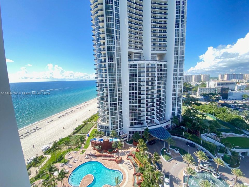 Recently Sold: $774,900 (1 beds, 1 baths, 914 Square Feet)