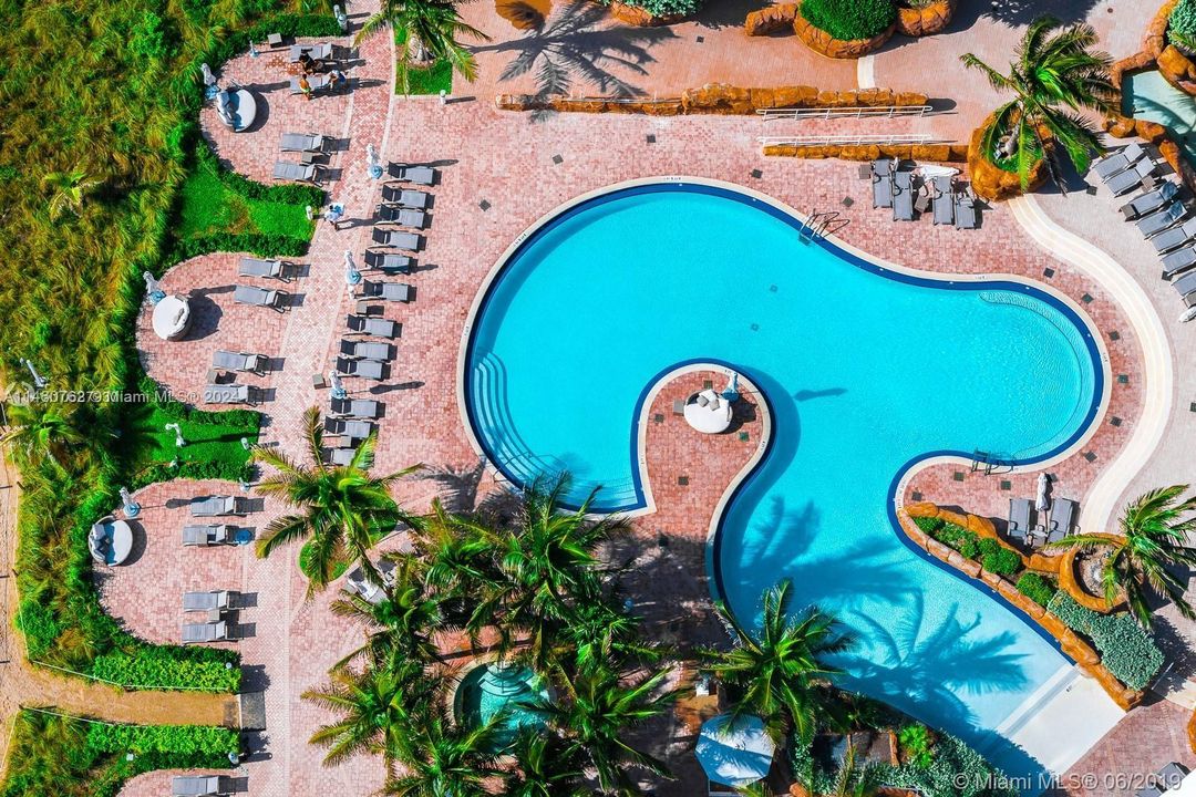 Recently Sold: $774,900 (1 beds, 1 baths, 914 Square Feet)