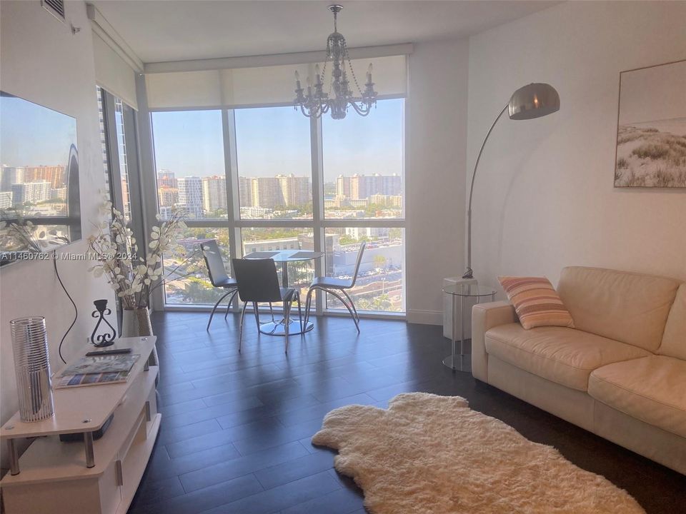 Recently Sold: $774,900 (1 beds, 1 baths, 914 Square Feet)