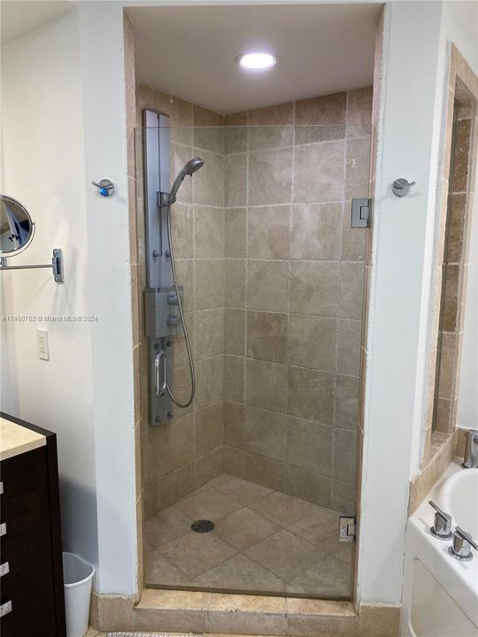 Recently Sold: $774,900 (1 beds, 1 baths, 914 Square Feet)