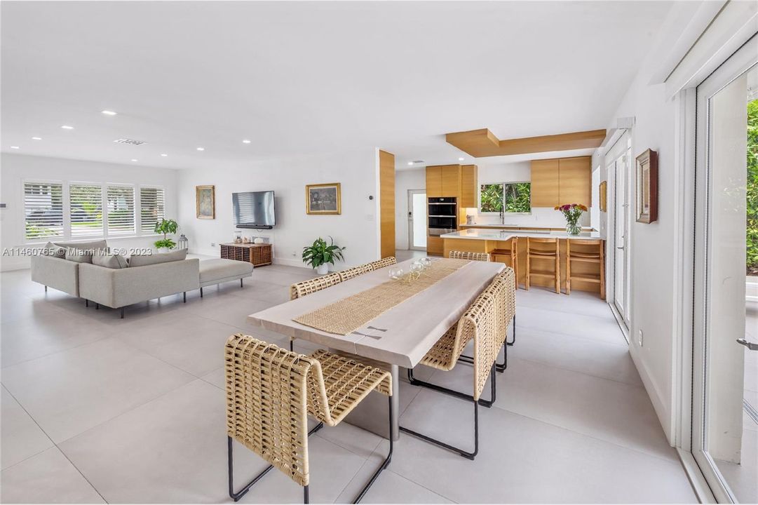 Недавно продано: $1,799,000 (3 спален, 3 ванн, 2153 Квадратных фут)