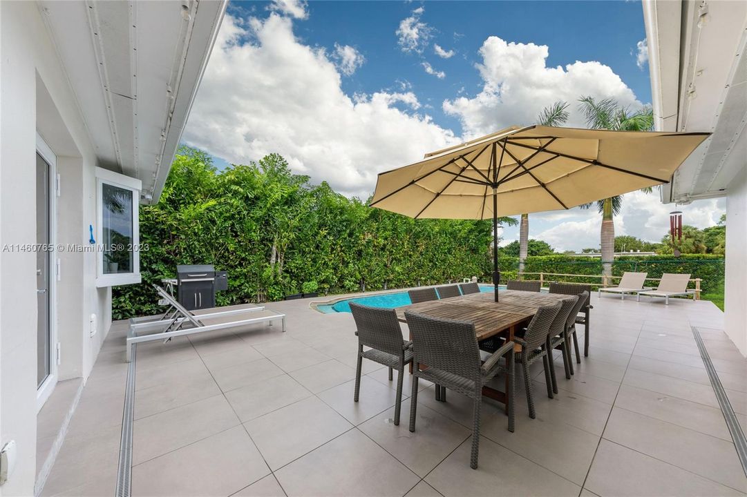 Недавно продано: $1,799,000 (3 спален, 3 ванн, 2153 Квадратных фут)