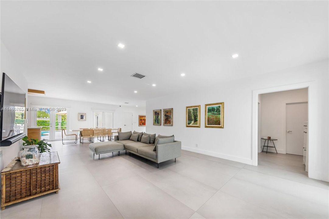 Недавно продано: $1,799,000 (3 спален, 3 ванн, 2153 Квадратных фут)