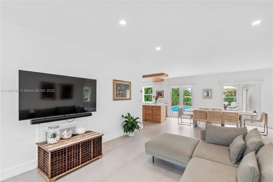 Недавно продано: $1,799,000 (3 спален, 3 ванн, 2153 Квадратных фут)