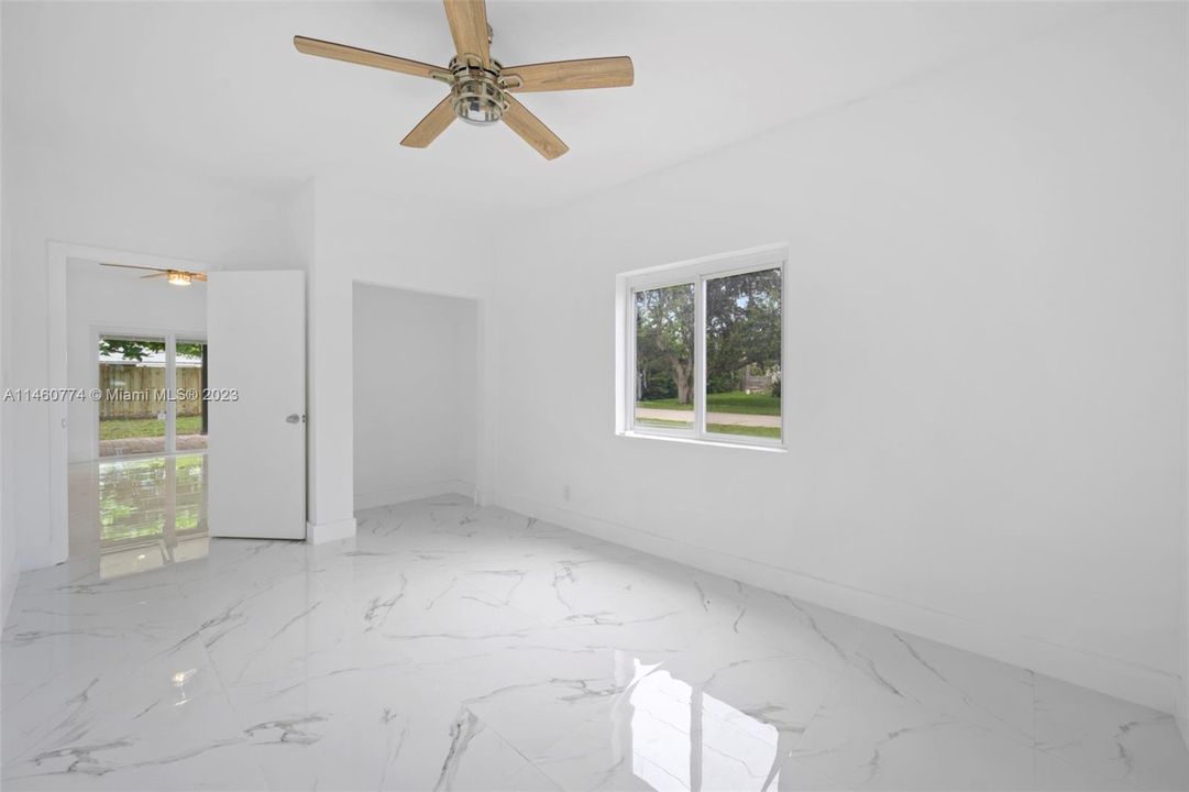 Vendido Recientemente: $649,000 (3 camas, 2 baños, 990 Pies cuadrados)