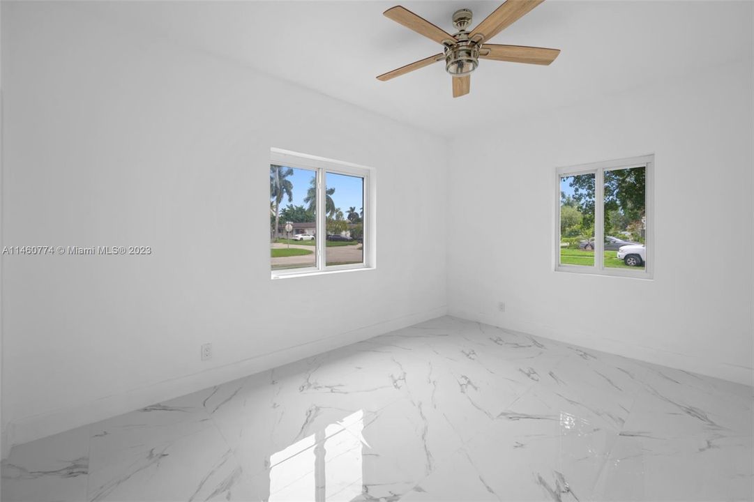 Vendido Recientemente: $649,000 (3 camas, 2 baños, 990 Pies cuadrados)