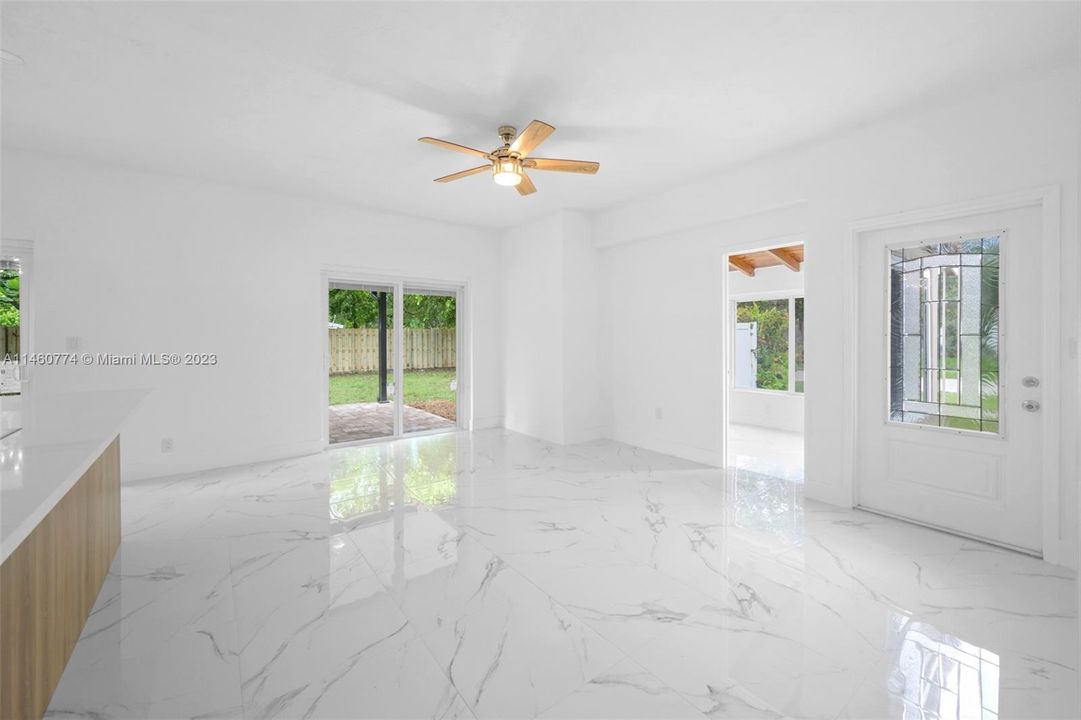 Vendido Recientemente: $649,000 (3 camas, 2 baños, 990 Pies cuadrados)