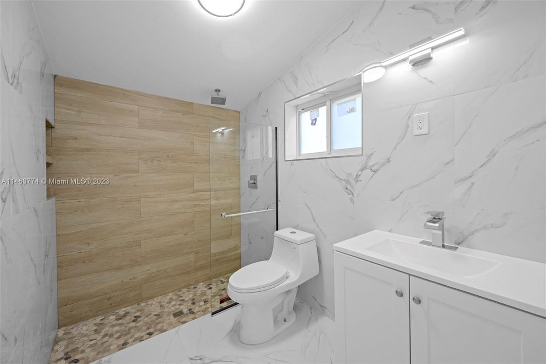 Vendido Recientemente: $649,000 (3 camas, 2 baños, 990 Pies cuadrados)