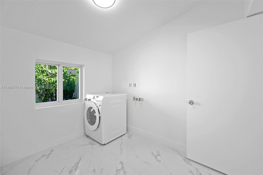 Vendido Recientemente: $649,000 (3 camas, 2 baños, 990 Pies cuadrados)