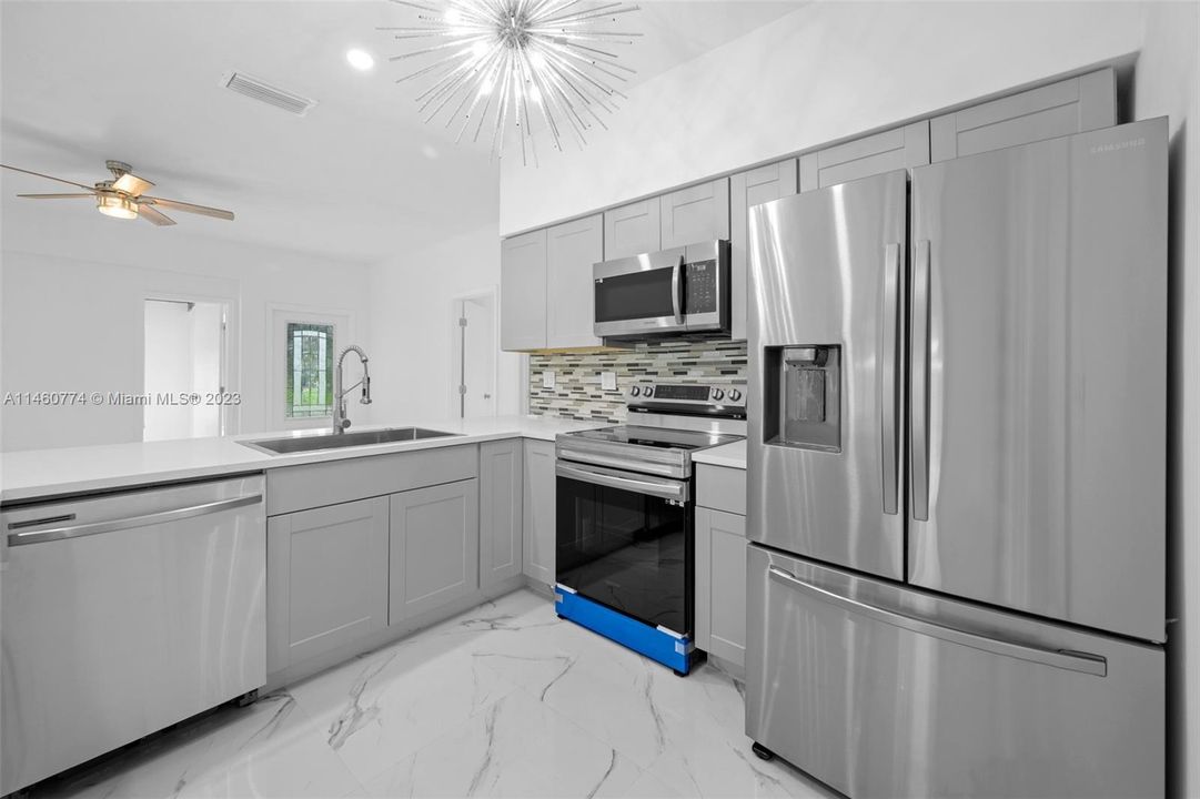 Vendido Recientemente: $649,000 (3 camas, 2 baños, 990 Pies cuadrados)