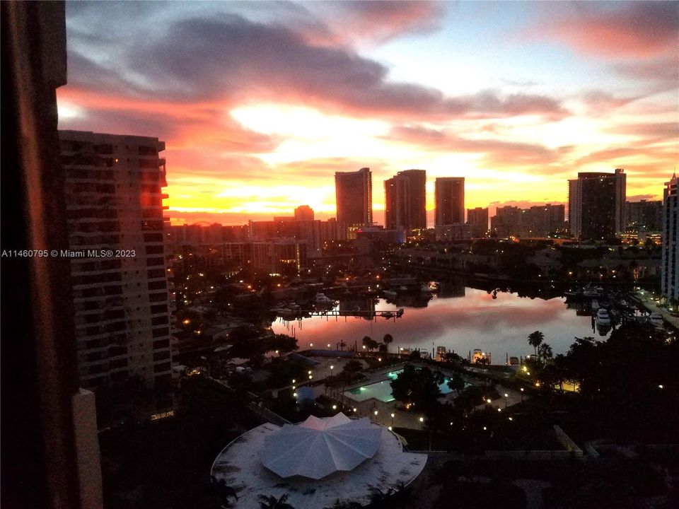 Vendido Recientemente: $300,000 (1 camas, 1 baños, 1000 Pies cuadrados)