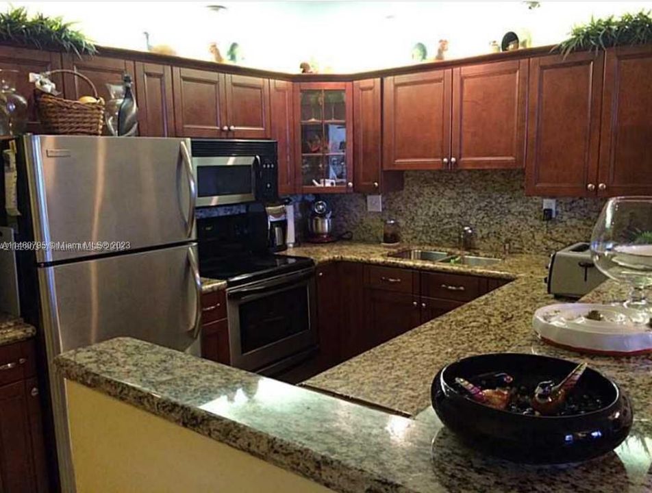 Vendido Recientemente: $300,000 (1 camas, 1 baños, 1000 Pies cuadrados)