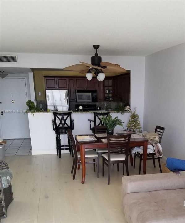 Vendido Recientemente: $300,000 (1 camas, 1 baños, 1000 Pies cuadrados)