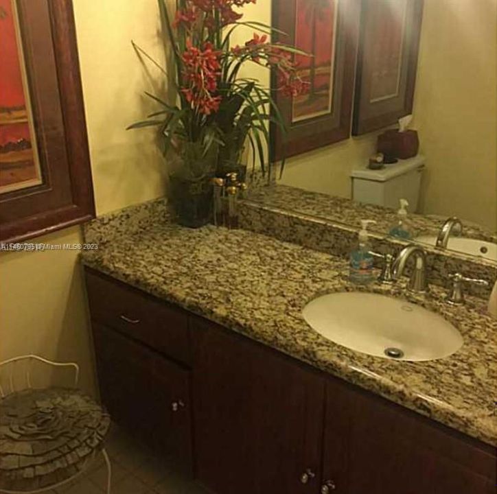 Vendido Recientemente: $300,000 (1 camas, 1 baños, 1000 Pies cuadrados)