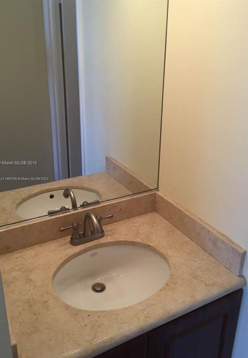 Vendido Recientemente: $300,000 (1 camas, 1 baños, 1000 Pies cuadrados)