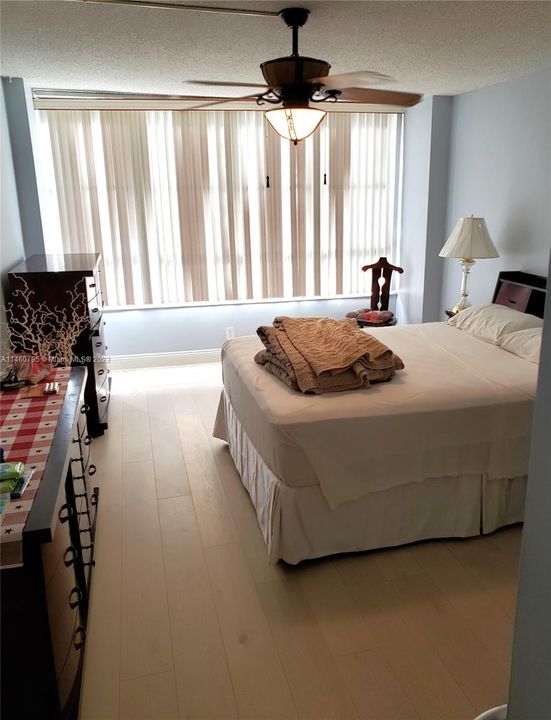 Vendido Recientemente: $300,000 (1 camas, 1 baños, 1000 Pies cuadrados)