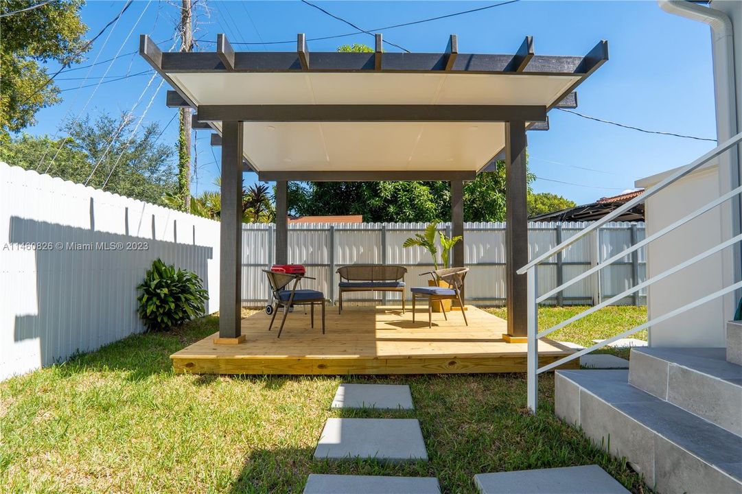 Recently Sold: $795,000 (4 beds, 3 baths, 1540 Square Feet)