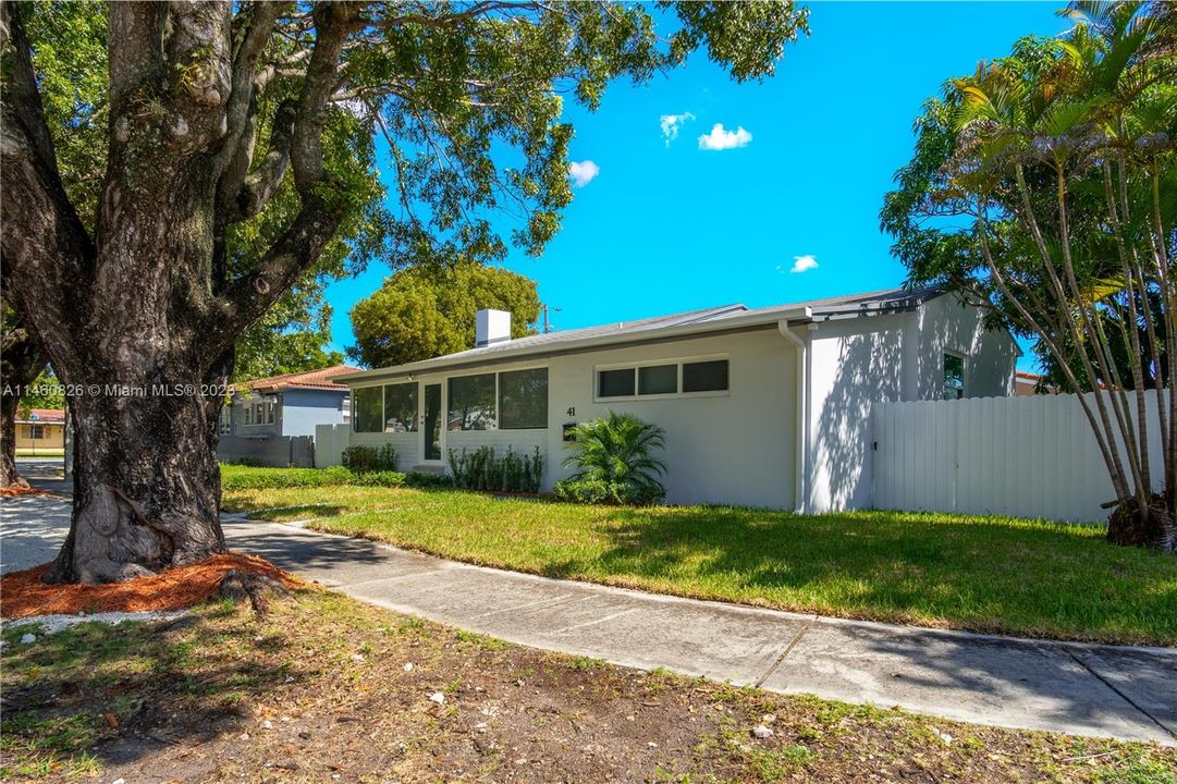 Recently Sold: $795,000 (4 beds, 3 baths, 1540 Square Feet)