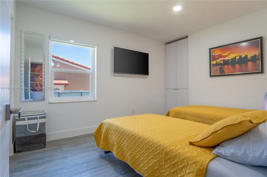 Recently Sold: $795,000 (4 beds, 3 baths, 1540 Square Feet)