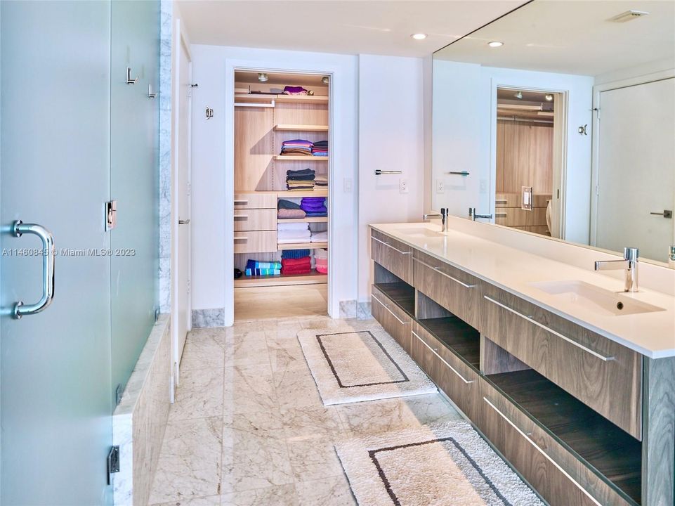 Vendido Recientemente: $1,990,000 (3 camas, 3 baños, 1634 Pies cuadrados)