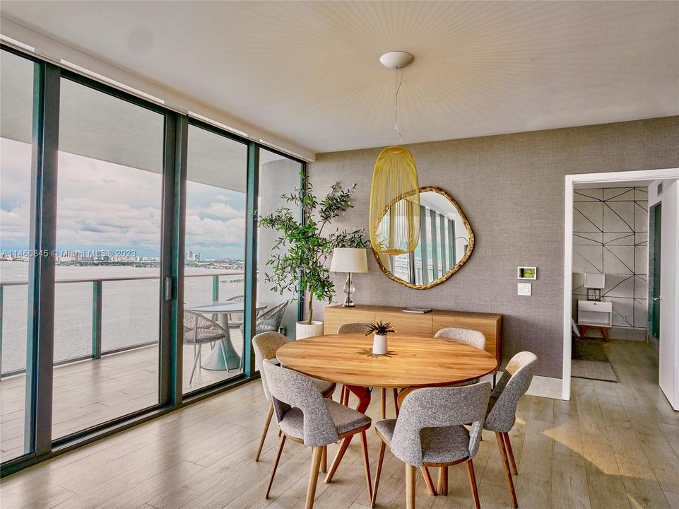 Vendido Recientemente: $1,990,000 (3 camas, 3 baños, 1634 Pies cuadrados)