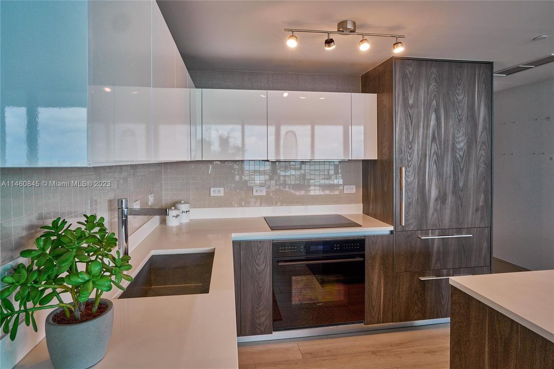 Vendido Recientemente: $1,990,000 (3 camas, 3 baños, 1634 Pies cuadrados)