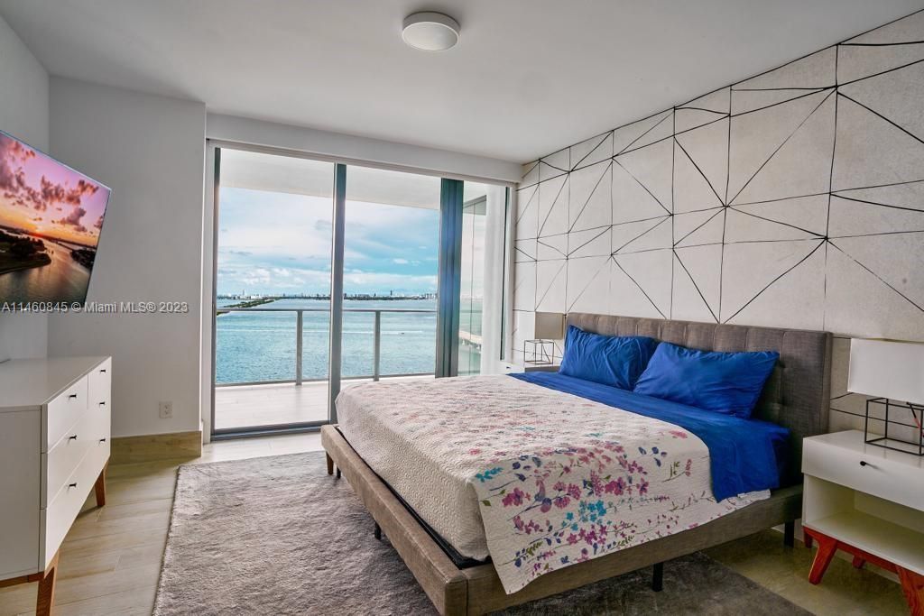 Vendido Recientemente: $1,990,000 (3 camas, 3 baños, 1634 Pies cuadrados)