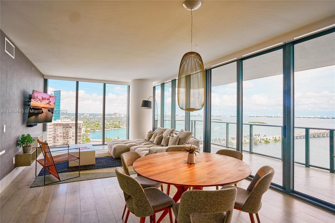 Vendido Recientemente: $1,990,000 (3 camas, 3 baños, 1634 Pies cuadrados)