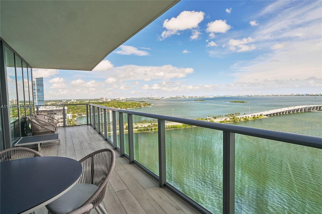 Vendido Recientemente: $1,990,000 (3 camas, 3 baños, 1634 Pies cuadrados)