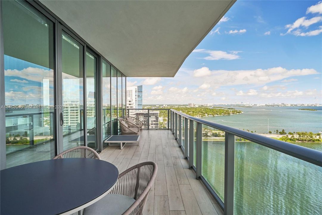 Vendido Recientemente: $1,990,000 (3 camas, 3 baños, 1634 Pies cuadrados)