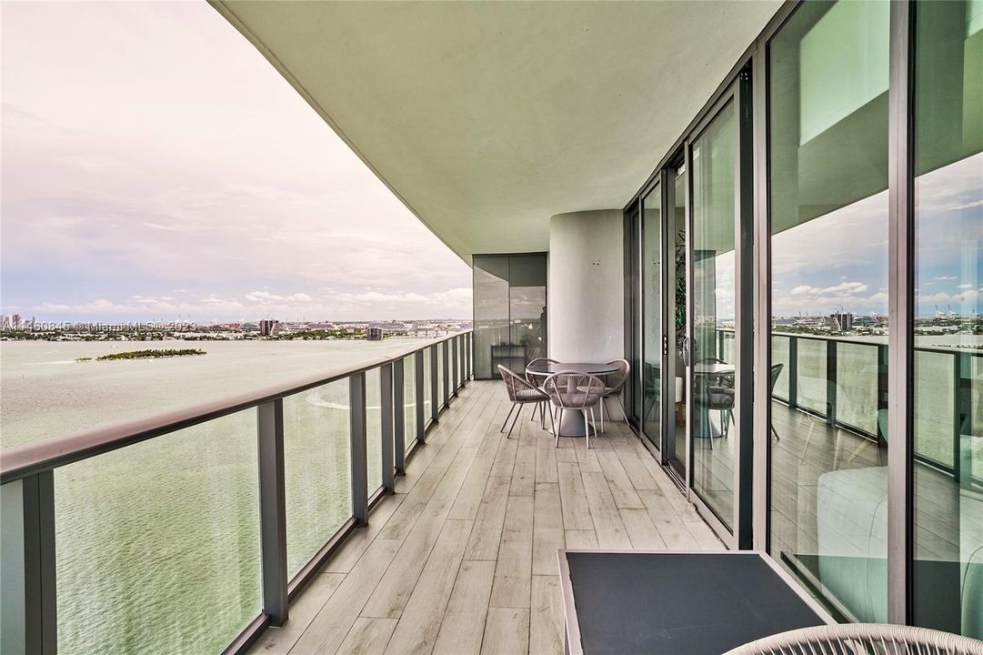 Vendido Recientemente: $1,990,000 (3 camas, 3 baños, 1634 Pies cuadrados)