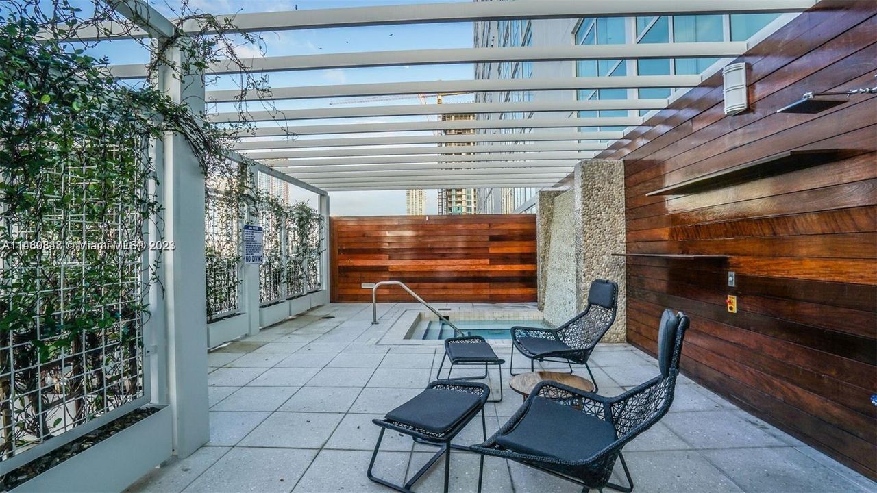 最近租的: $5,799 (3 贝兹, 2 浴室, 1705 平方英尺)