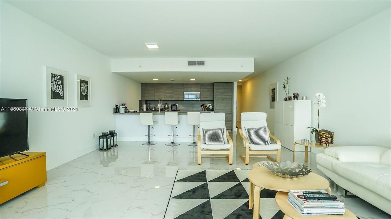 最近租的: $5,799 (3 贝兹, 2 浴室, 1705 平方英尺)