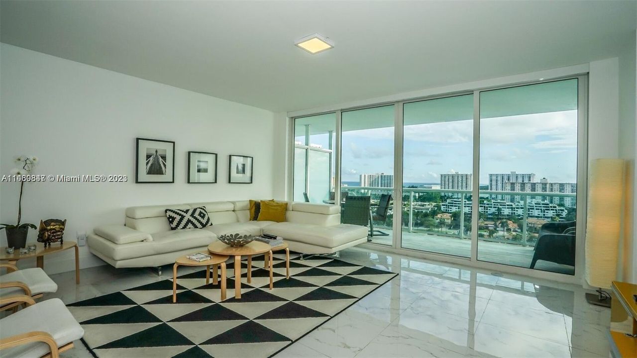 最近租的: $5,799 (3 贝兹, 2 浴室, 1705 平方英尺)