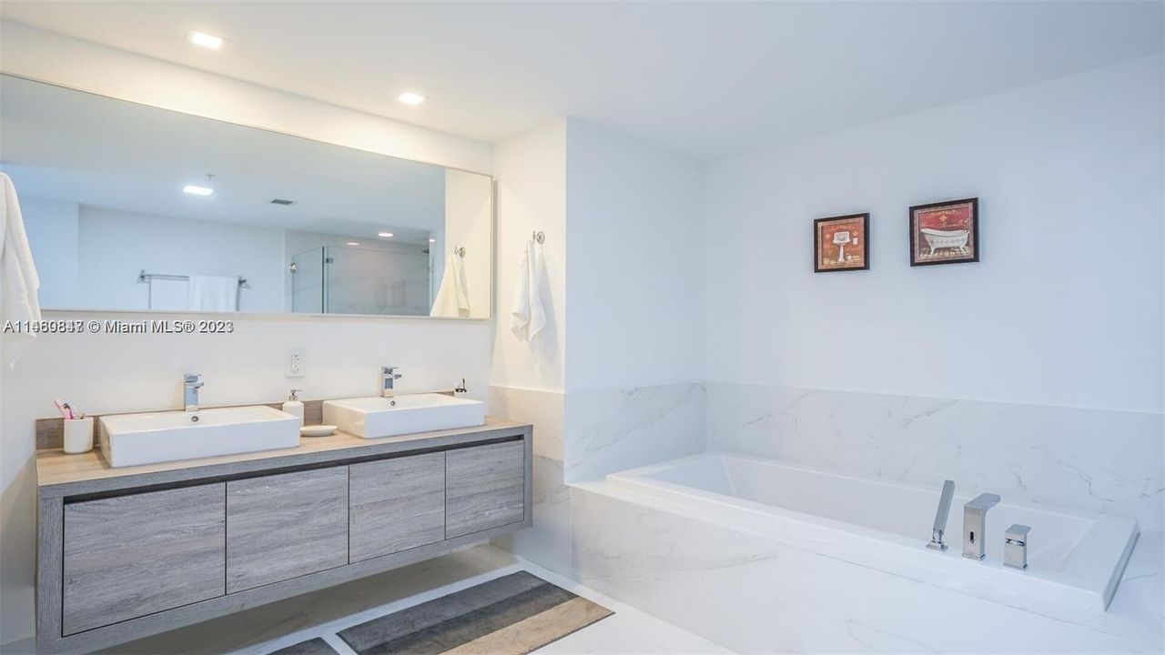 最近租的: $5,799 (3 贝兹, 2 浴室, 1705 平方英尺)