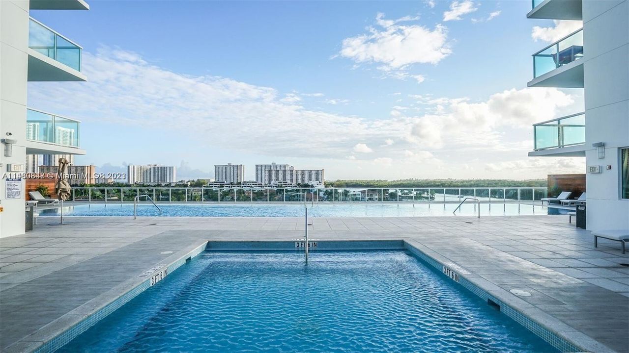 最近租的: $5,799 (3 贝兹, 2 浴室, 1705 平方英尺)