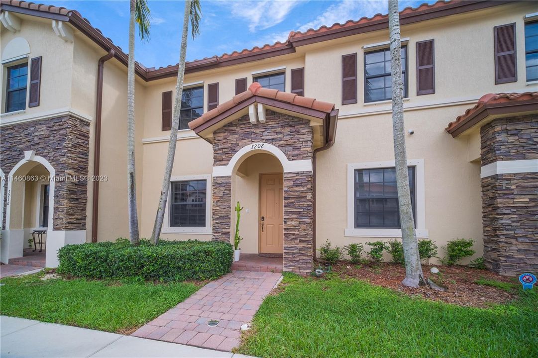 Recently Sold: $315,000 (2 beds, 2 baths, 1224 Square Feet)