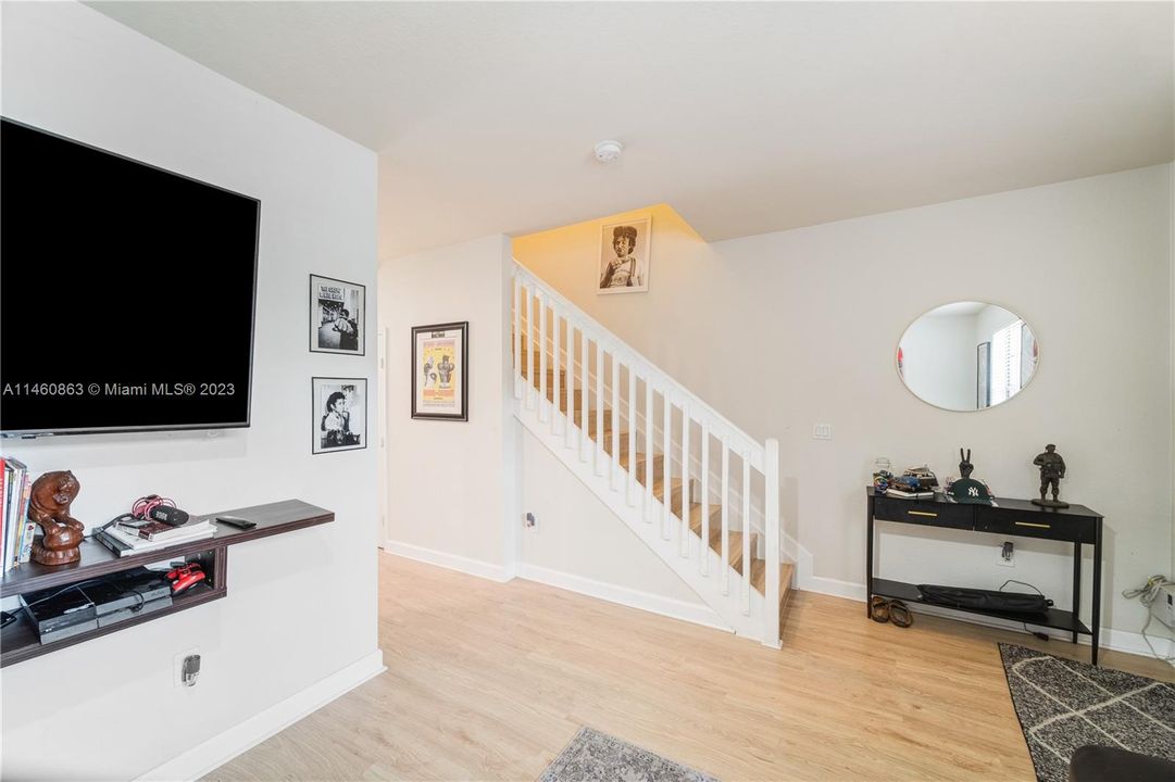 Recently Sold: $315,000 (2 beds, 2 baths, 1224 Square Feet)