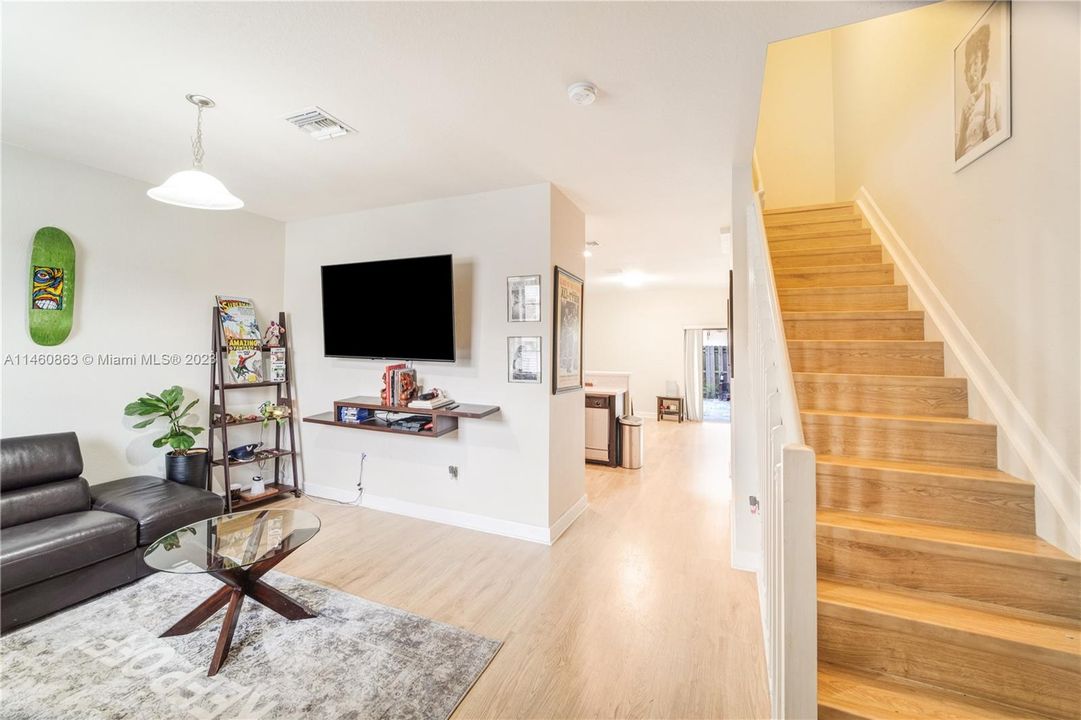 Recently Sold: $315,000 (2 beds, 2 baths, 1224 Square Feet)