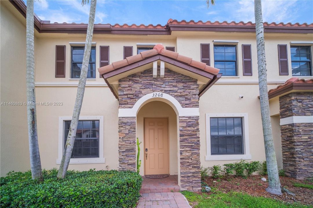 Recently Sold: $315,000 (2 beds, 2 baths, 1224 Square Feet)