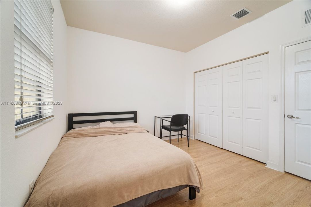 Recently Sold: $315,000 (2 beds, 2 baths, 1224 Square Feet)