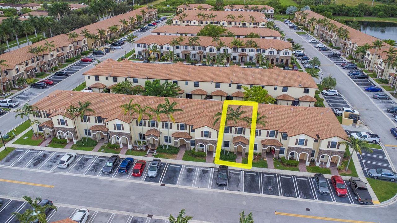 Recently Sold: $315,000 (2 beds, 2 baths, 1224 Square Feet)