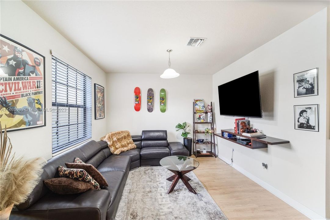 Recently Sold: $315,000 (2 beds, 2 baths, 1224 Square Feet)