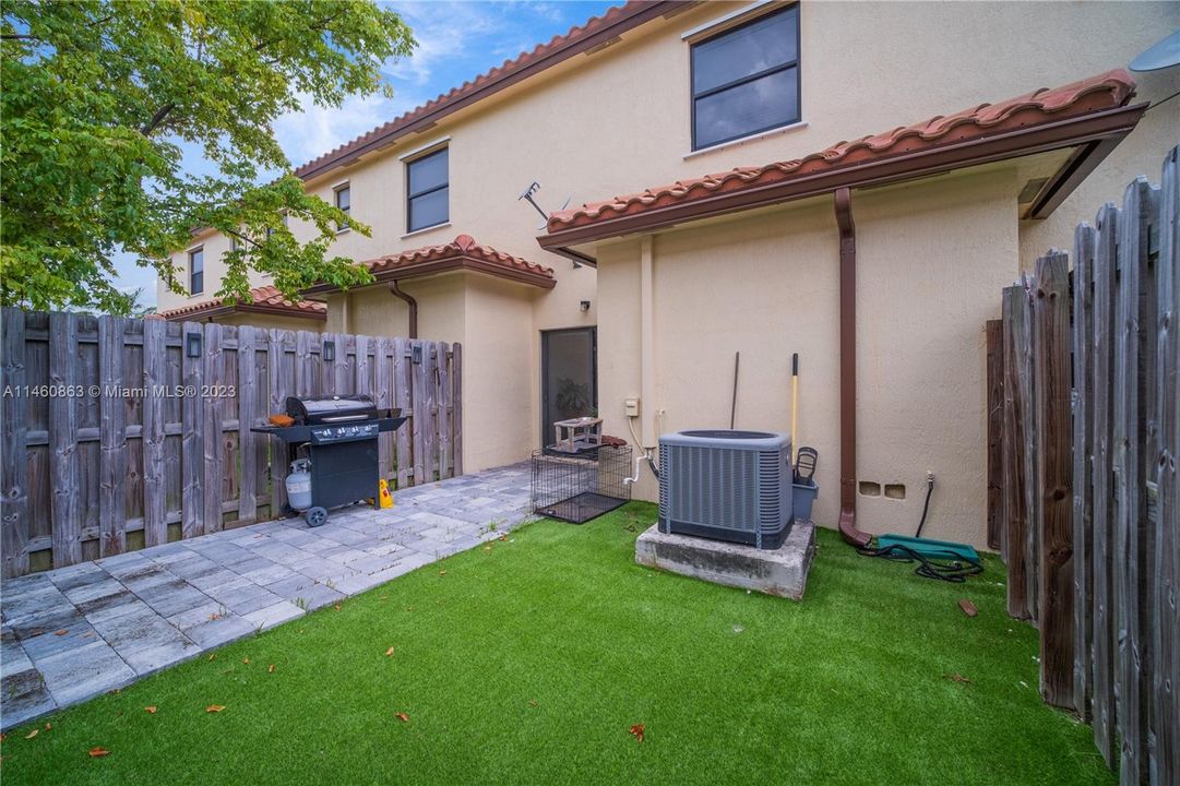 Recently Sold: $315,000 (2 beds, 2 baths, 1224 Square Feet)