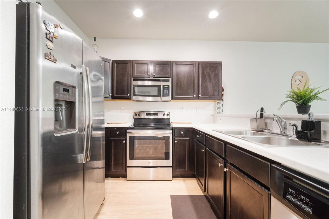 Recently Sold: $315,000 (2 beds, 2 baths, 1224 Square Feet)